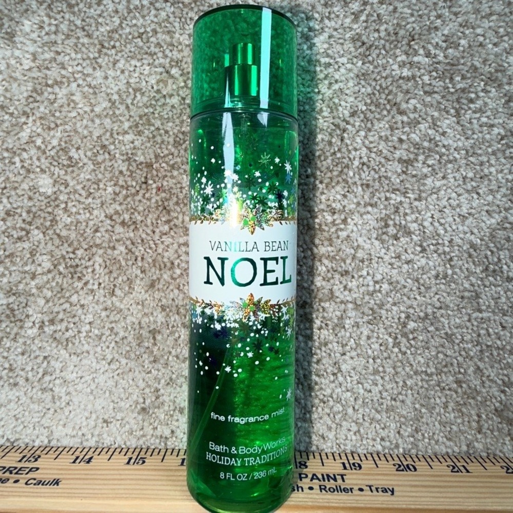 Bath & Body Works Vanilla Bean Noel Holiday Traditions Fragrance Mist 8oz Green